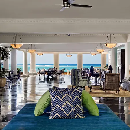 Hotel Half Moon